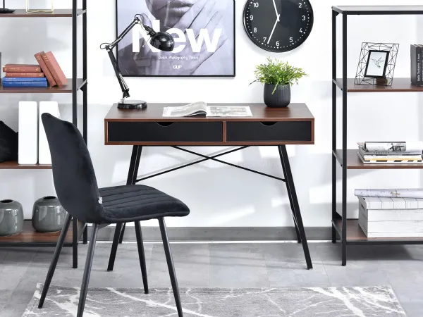 Biurko do gabinetu z dwiema czarnymi szufladami: doskonałe rozwiązanie dla Twojego biura